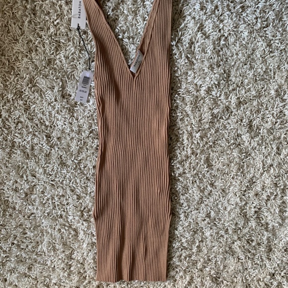 BNWT Babaton Manor Sweater Tank - XS - Picture 3 of 5